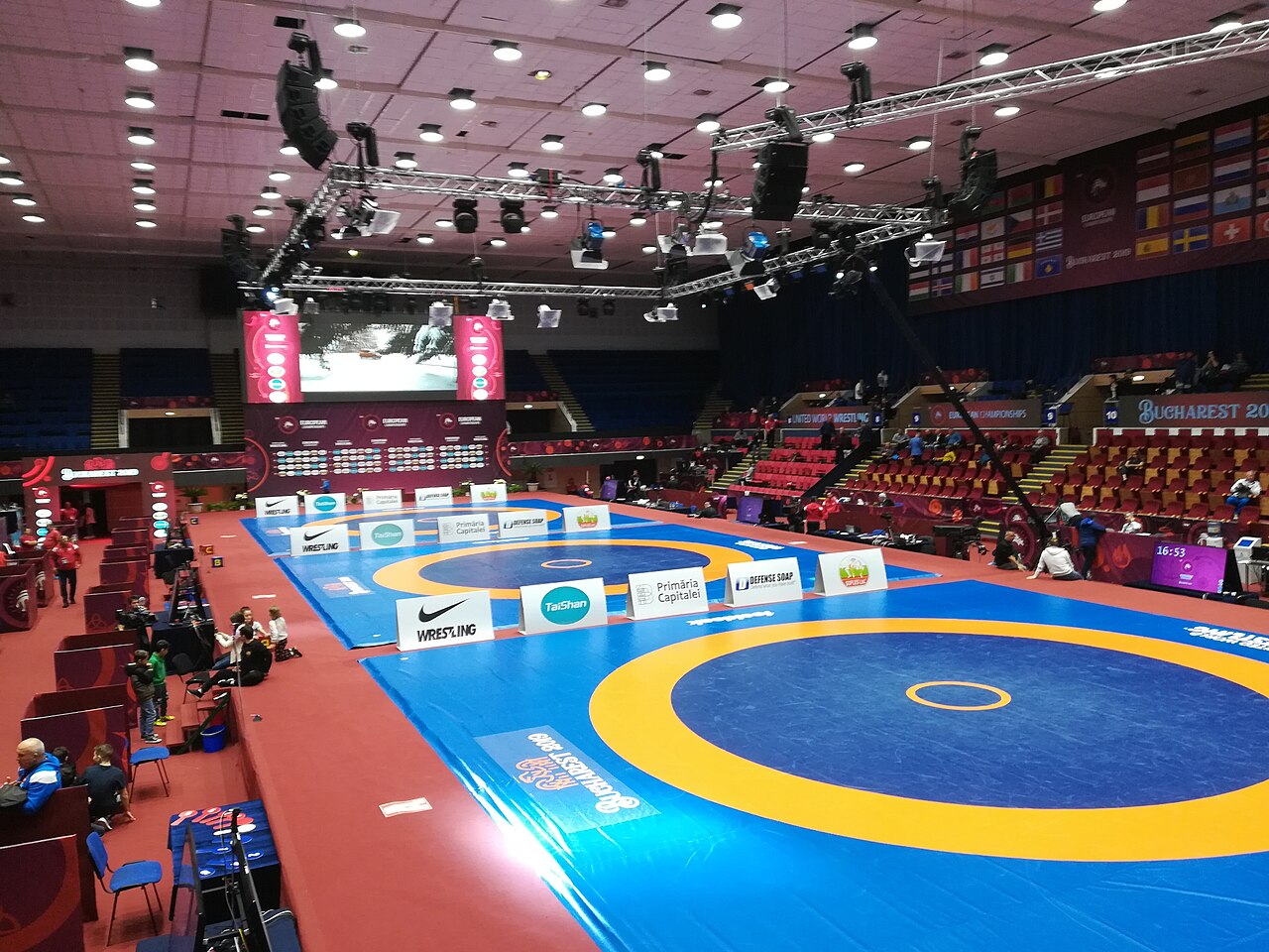 Polyvalent Hall